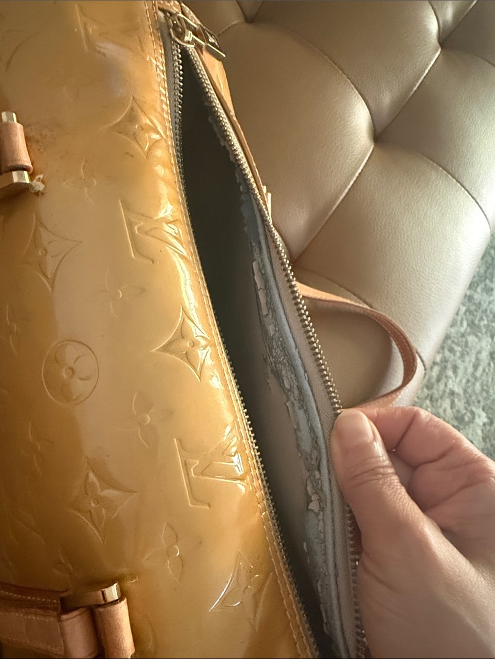 Authentic LOUIS VUITTON Bedford Beige Vernis Leather Hand B… - Picture 7 of 17
